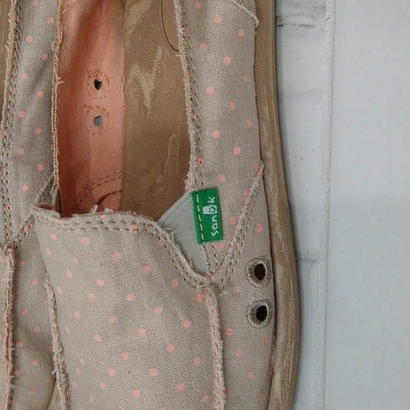 Light and comfy Sanuk Slip-ons - Picture 4 of 6